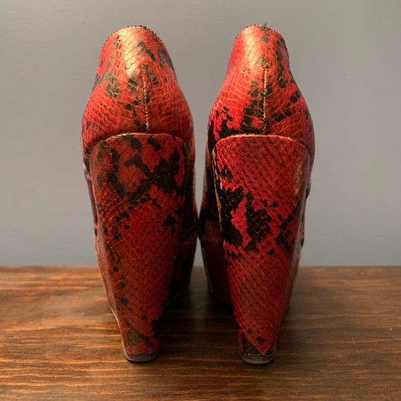 Bad*ss Red Snake Skin Wedges - Picture 2 of 6
